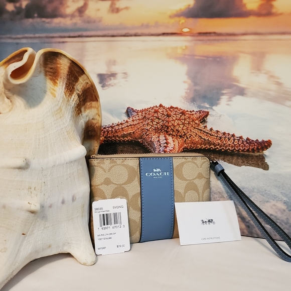 💯NWT Light BLUE COACH Wristlet - Picture 2 of 6